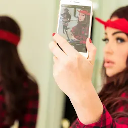 Skyla Novea en 'Brazzers' Ve a la mierda tu Selfie! (Miniatura 6)