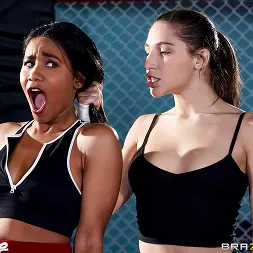 Abella Danger में 'Brazzers' मुझसे लड़ो, कुतिया! (थंबनेल 1)