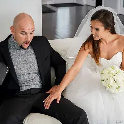 Kelsi Monroe 在 'Brazzers' 借來的東西吹出來的東西 (縮略圖 1)