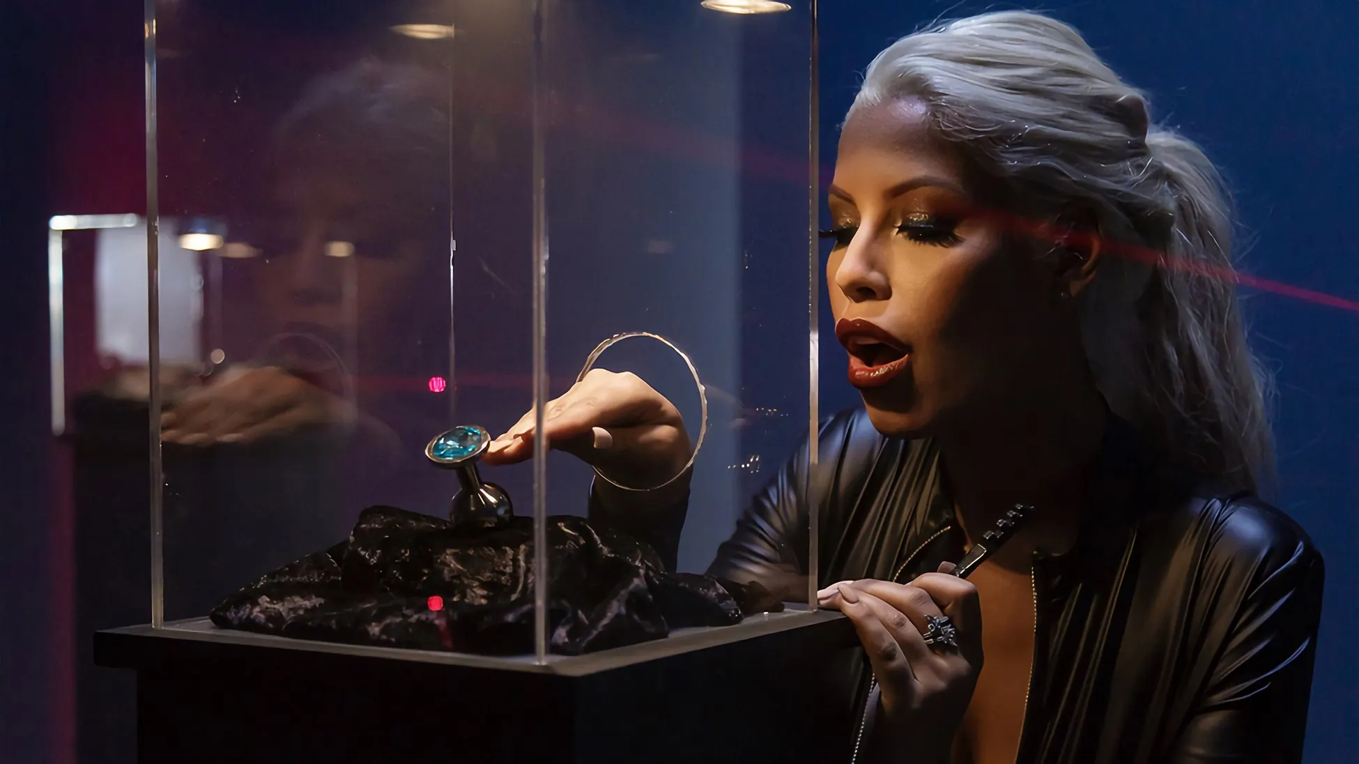 Brazzers 'Der Analplug-Einbrecher' Darsteller Bridgette B (Foto 6)