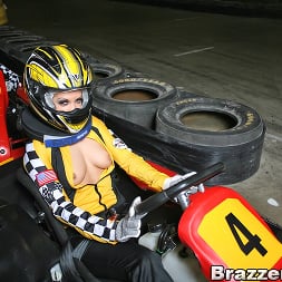Roxy Deville In 'Brazzers' Go-Kart-Wette (Ein 5)