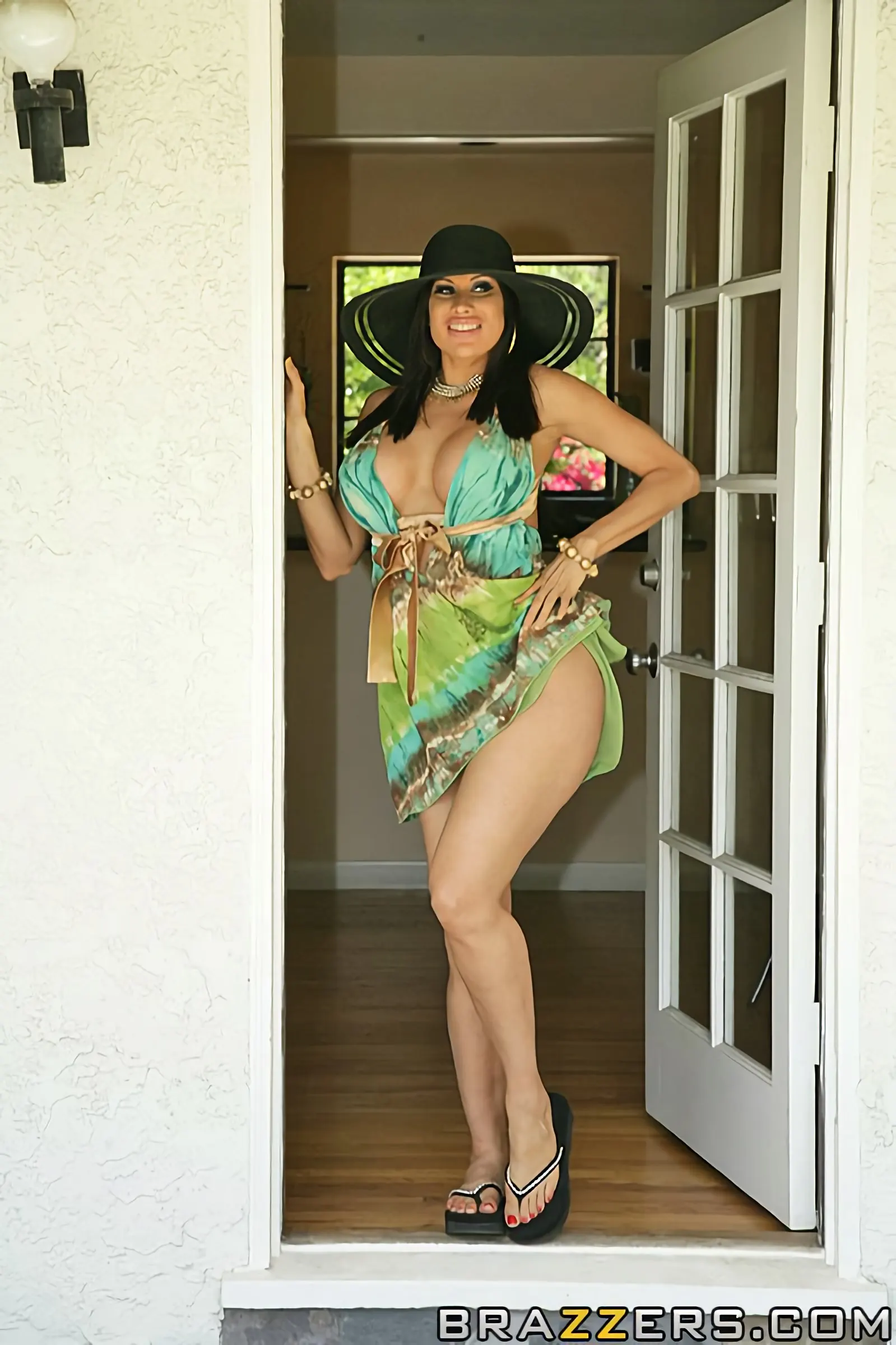 Sheila Marie В 'Г-жа Марис молочный коктейль' from 'Brazzers' (Фото 1) Brazzers 'Г-жа Марис молочный коктейль' Ролях Sheila Marie (Фото 1)