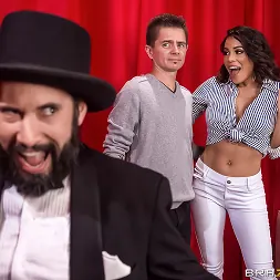 Luna Star В 'Brazzers' Теперь вы видите меня, теперь вы хо (Миниатюру 1)