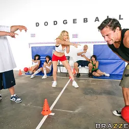 Julia Ann 在 'Brazzers' 道奇球 (縮略圖 6)