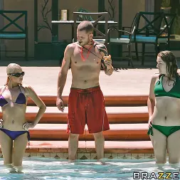 Shawna Lenee In Schwimmen mit den Titten (Foto 5) Shawna Lenee In 'Brazzers' Schwimmen mit den Titten (Ein 5)