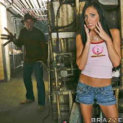 Stephanie Cane В 'Brazzers' Кошмар на горной улице (Миниатюру 5)