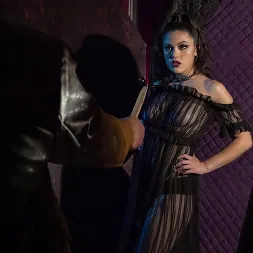 Kendra Spade В 'Brazzers' Ползучая в ее склепе (Миниатюру 6)