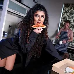 Marina Maya In 'Brazzers' Spätes Datum (Ein 2)