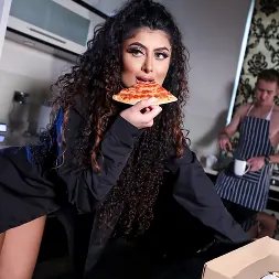 Marina Maya In 'Brazzers' Spätes Datum (Ein 6)