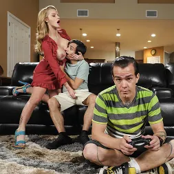 Joslyn James В 'Brazzers' У мамы новые сиськи! (Миниатюру 6)