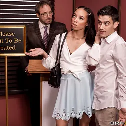 Alexis Tae В 'Brazzers' Давать советы, чтобы получить чаевые (Миниатюру 1)