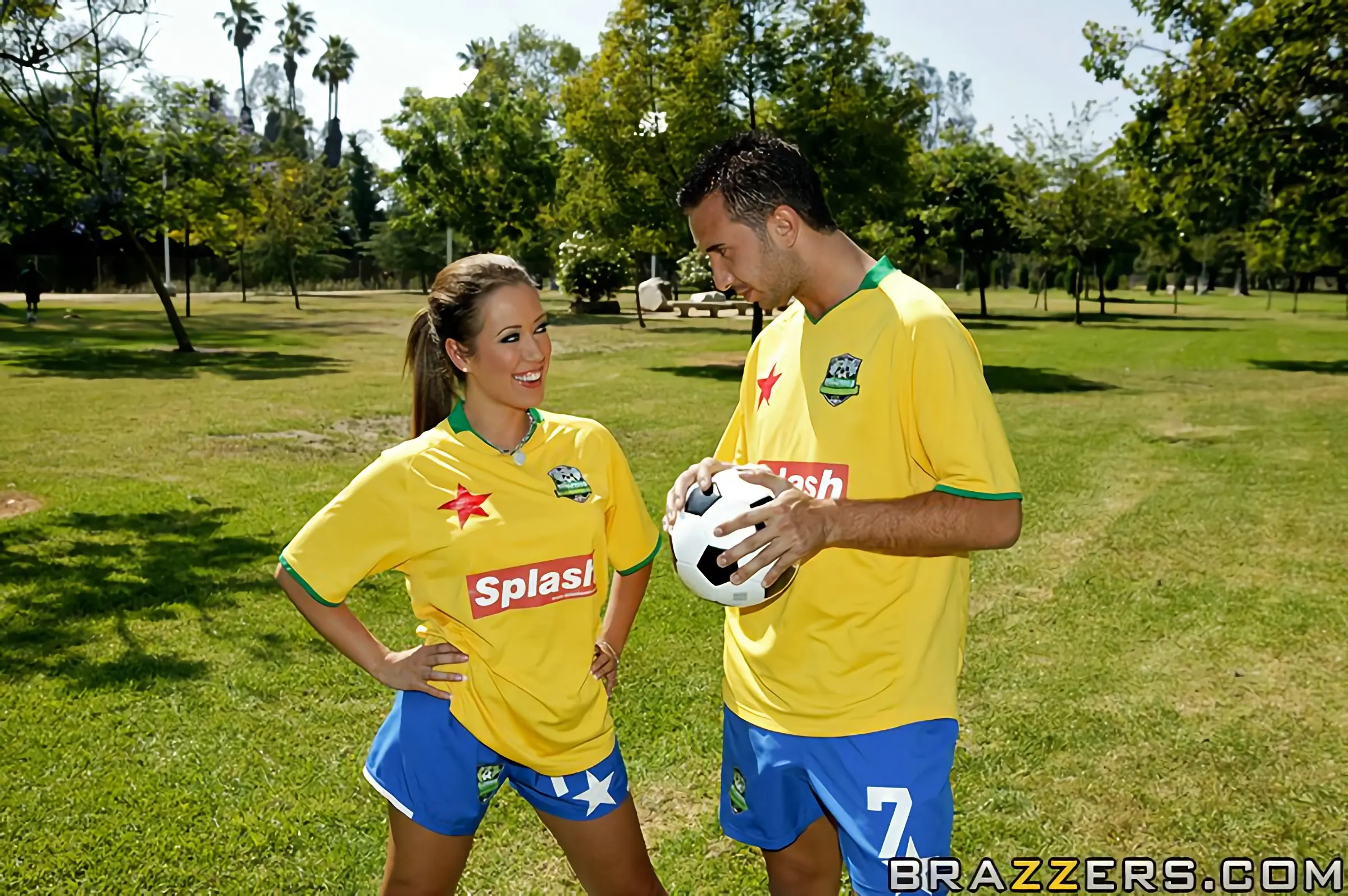 Brazzers 'Принимая несколько указателей ' Ролях Capri Cavalli (Фото 5)