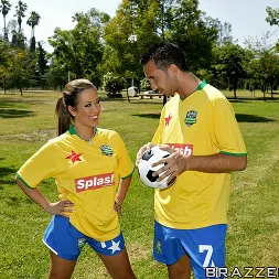 Capri Cavalli В 'Brazzers' Принимая несколько указателей  (Миниатюру 5)