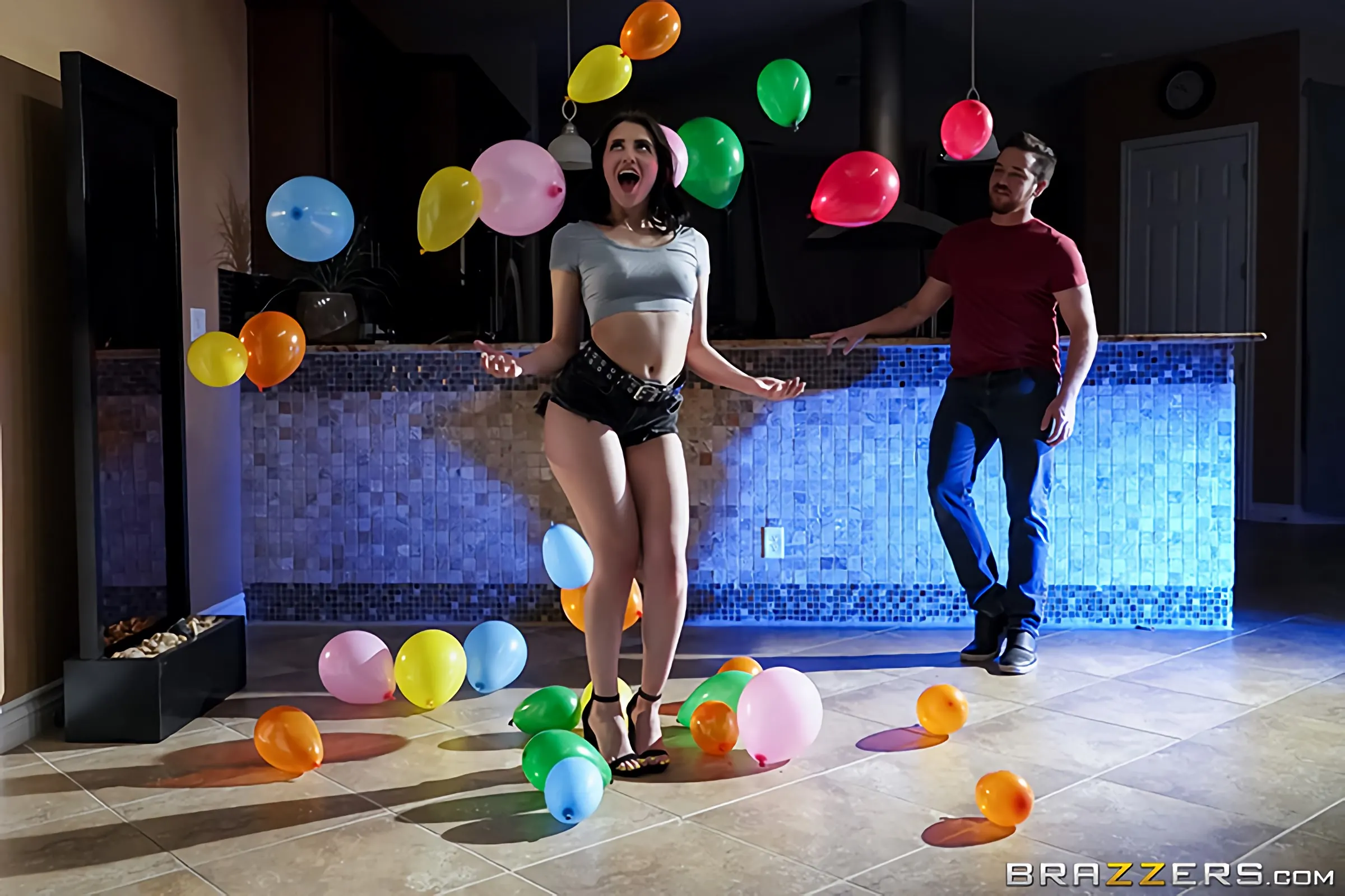 Aubree Valentine en 'Remojar húmedo y completamente satisfecho' from 'Brazzers' (foto 1) Brazzers 'Remojar húmedo y completamente satisfecho' protagonizando Aubree Valentine (foto 1)