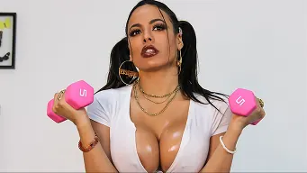 Luna Star में 'Luna's Oiled-Up Exercises'