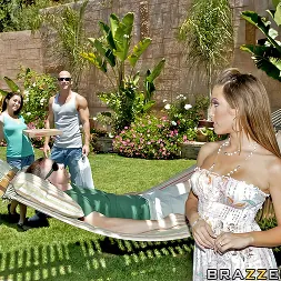 Capri Cavalli में 'Brazzers' सनकी पत्नी (थंबनेल 4)