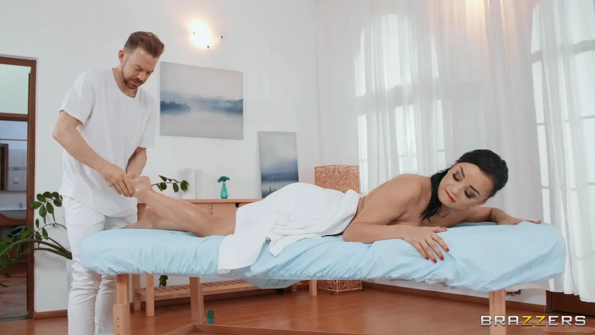 Brazzers '達芙妮轉動按摩台' 主演 Daphne Klyde (照片 3)