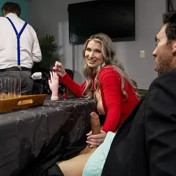 Emily Right In Meine Muschi verdient ein Patent! (Foto 1) Emily Right In 'Brazzers' Meine Muschi verdient ein Patent! (Ein 1)