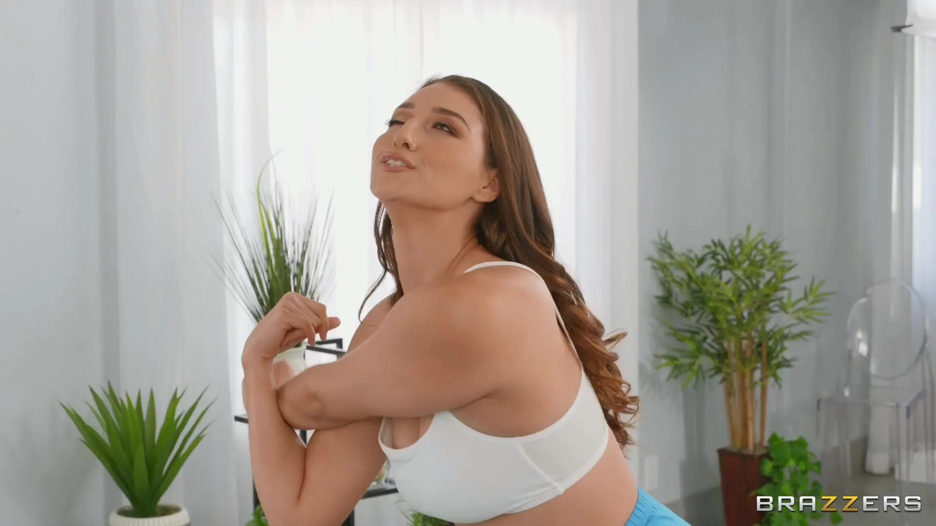 Brazzers 'Vibing 2' protagonizando Bella Rolland (foto 2)