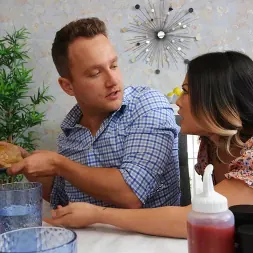 Lulu Chu में 'Brazzers' बर्गर समय! (थंबनेल 2)