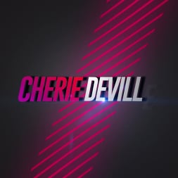 Cherie Deville में 'Brazzers' एक दुधारू के लिए काम करना (थंबनेल 2)