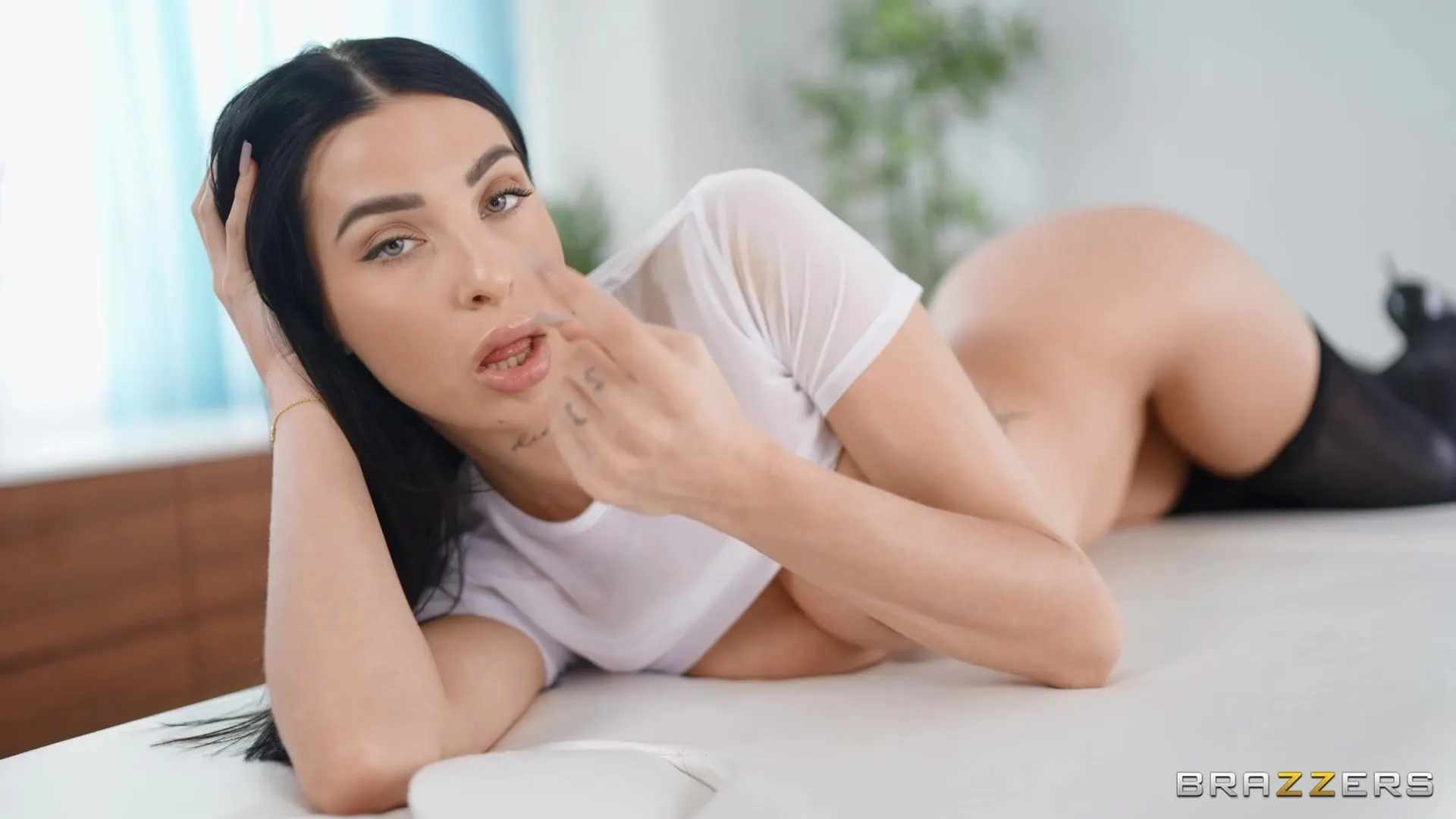 Brazzers 'Schiere Massage' Darsteller Azul Hermosa (Foto 2)