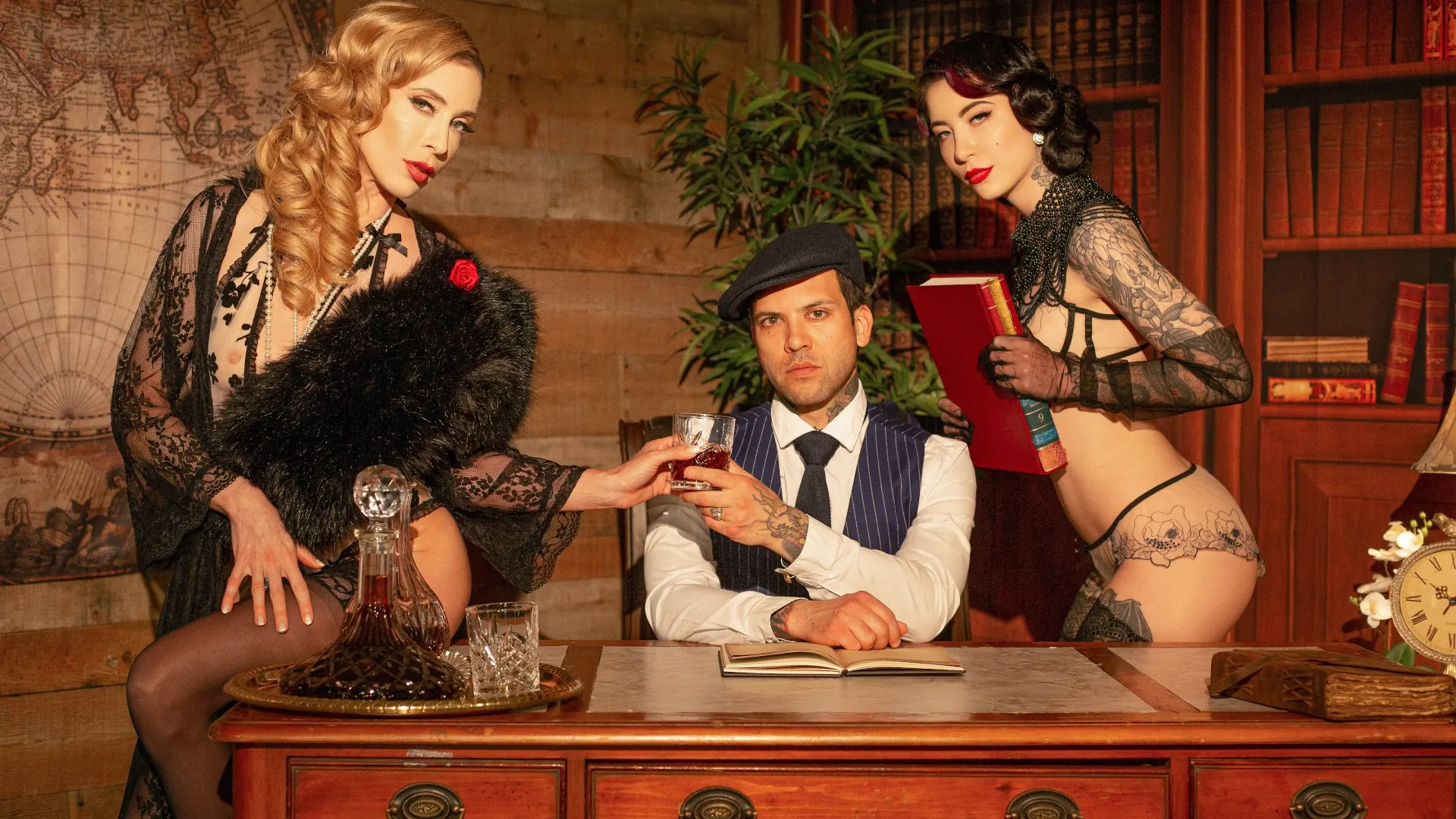 Brazzers 'Alle Hände auf kleine Hände' Darsteller Charlotte Sartre (Foto 1)