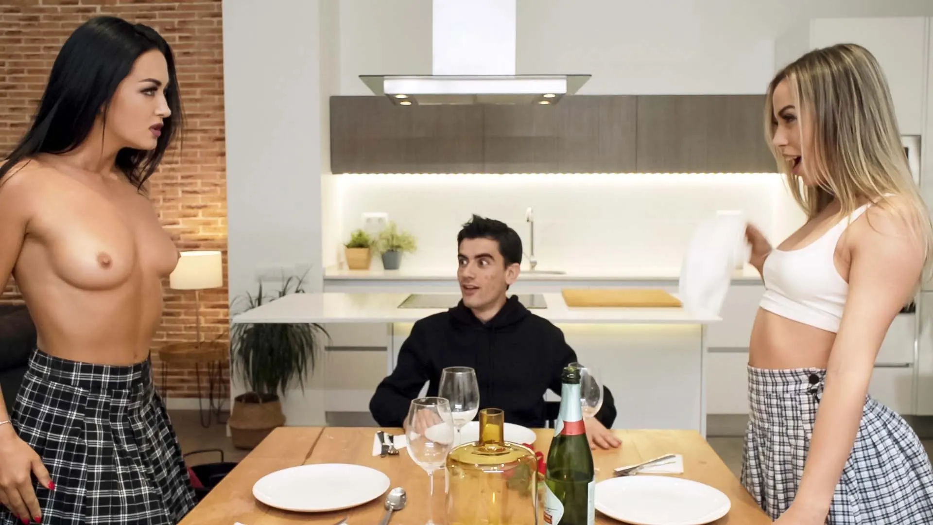 Anastasia Brokelyn In 'Doppeldate mit verzweifeltem Schwanz' from 'Brazzers' (Foto 1) Brazzers 'Doppeldate mit verzweifeltem Schwanz' Darsteller Anastasia Brokelyn (Foto 1)