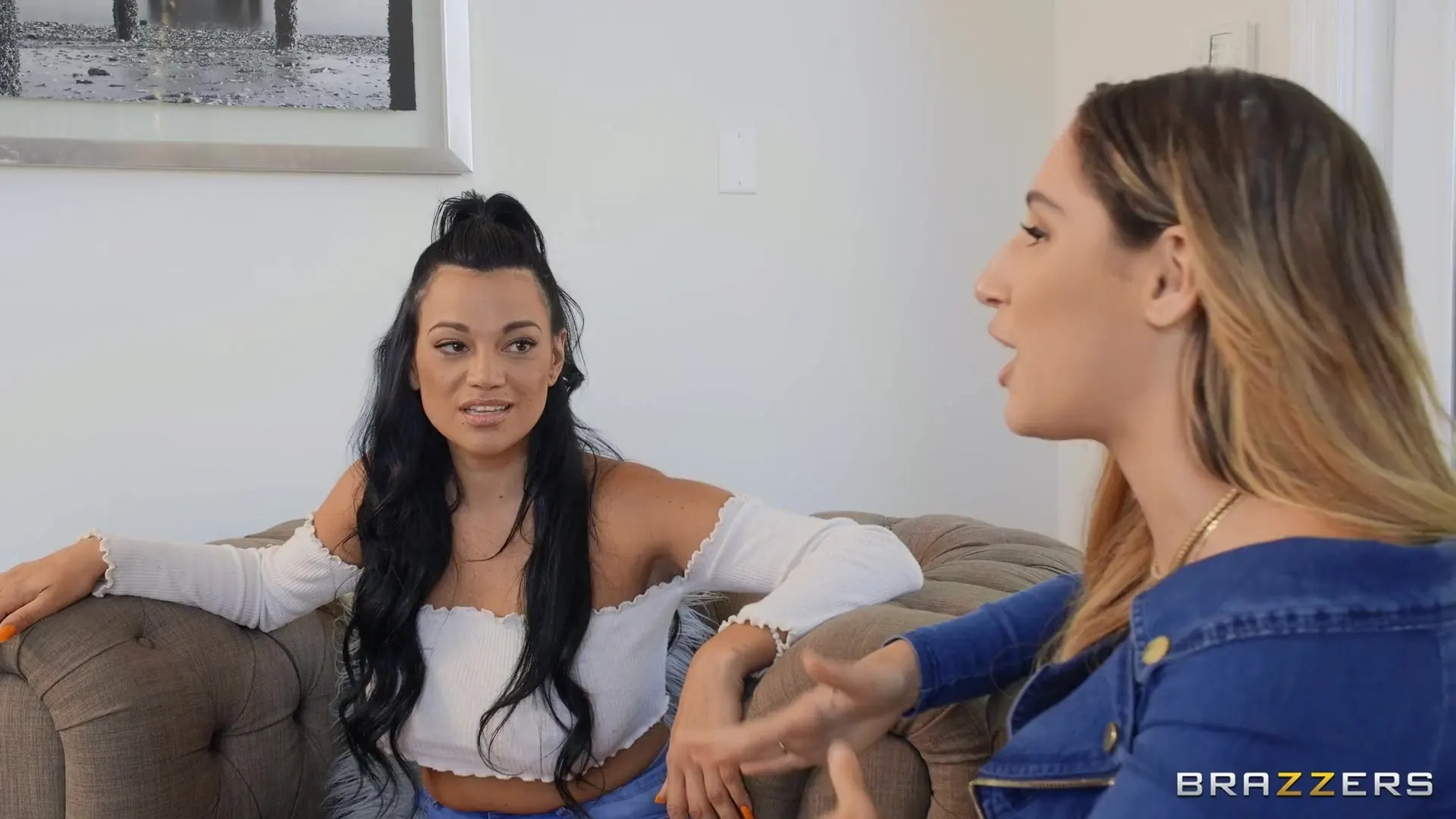 Brazzers '腹膜藍圖：第 1 部分' 主演 Mona Azar (照片 2)