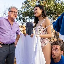 Lulu Chu में 'Brazzers' लाइन पर मुर्गा (थंबनेल 1)