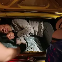 Skye Blue In Kopf hoch, Scheinwerfer (Foto 2) Skye Blue In 'Brazzers' Kopf hoch, Scheinwerfer (Ein 2)