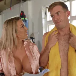 Beth Bennett en 'Brazzers' Starbarianos (Miniatura 2)