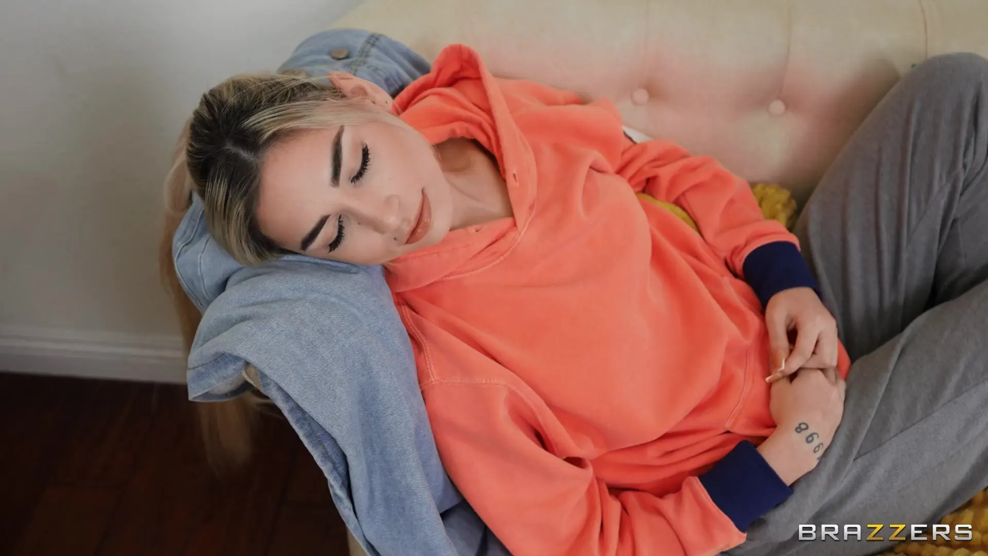 Brazzers '房屋清潔服務' 主演 Osa Lovely (照片 2)