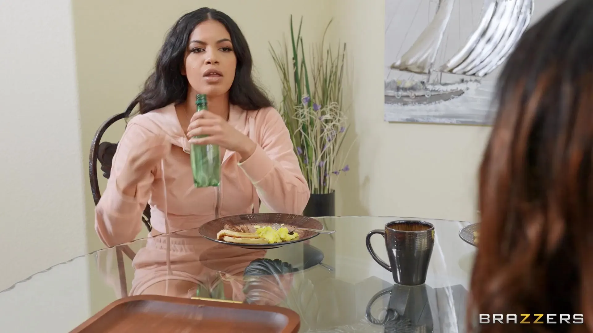 Brazzers 'एमआईएलए मुसीबतों और सह बुलबुले' अभिनीत Maya Farrell (फोटो 2)