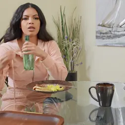 Maya Farrell In 'Brazzers' Milf Troubles und Cum Bubbles (Ein 2)