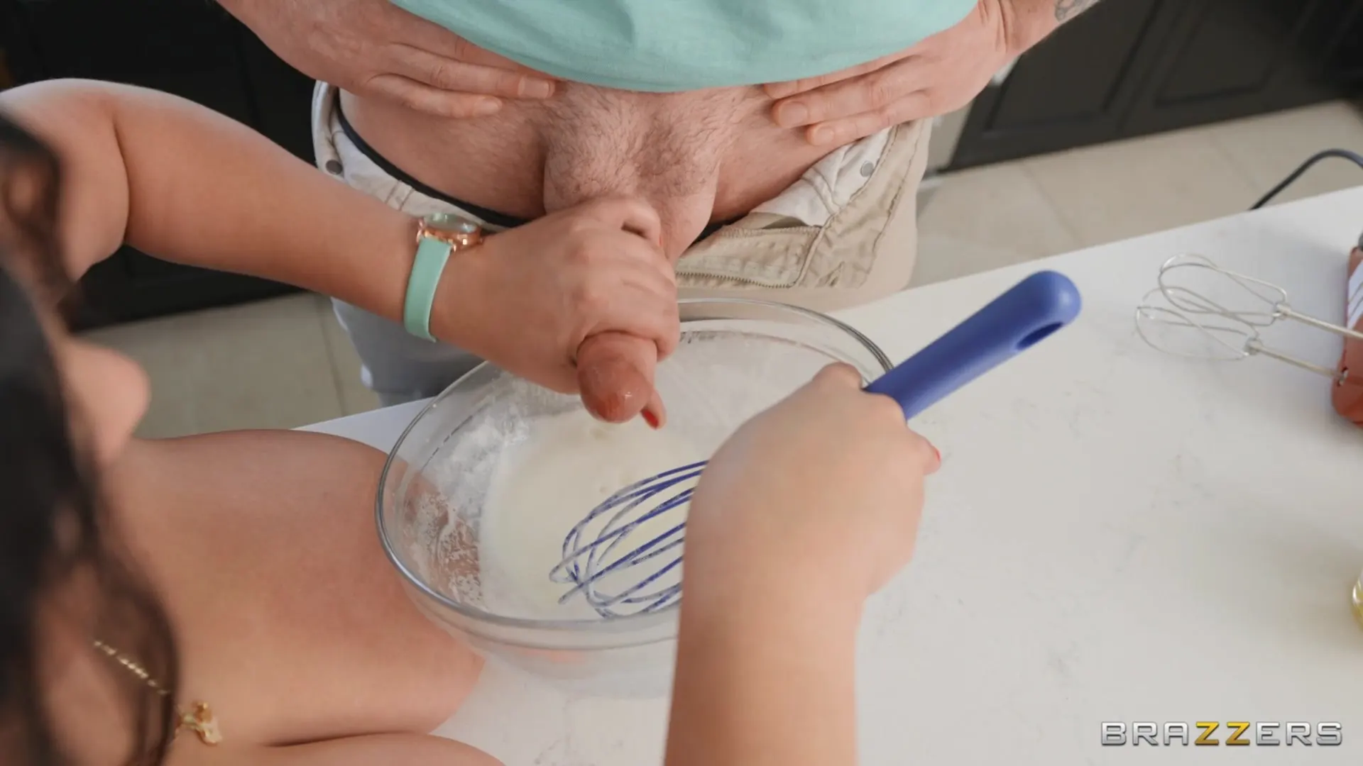 Brazzers 'Желе сводных сестер девушки-драки за большой петушиный анальный' Ролях Luna Star (Фото 2)