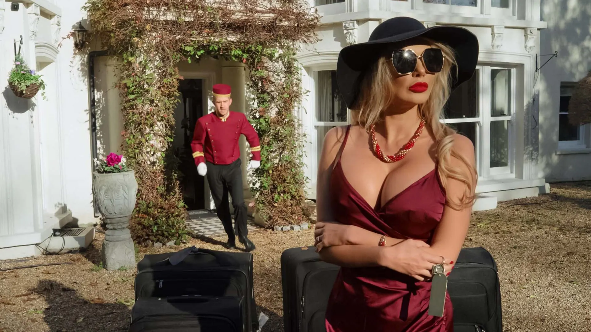 Brazzers 'Den Hotelpagen schlagen' Darsteller Amber Jayne (Foto 1)