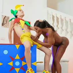 Ebony Mystique В 'Brazzers' Жорди в коробке (Миниатюру 1)