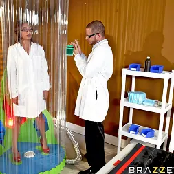 Priya Anjeli Rai In Die Schlampenbildungskammer (Foto 5) Priya Anjeli Rai In 'Brazzers' Die Schlampenbildungskammer (Ein 5)