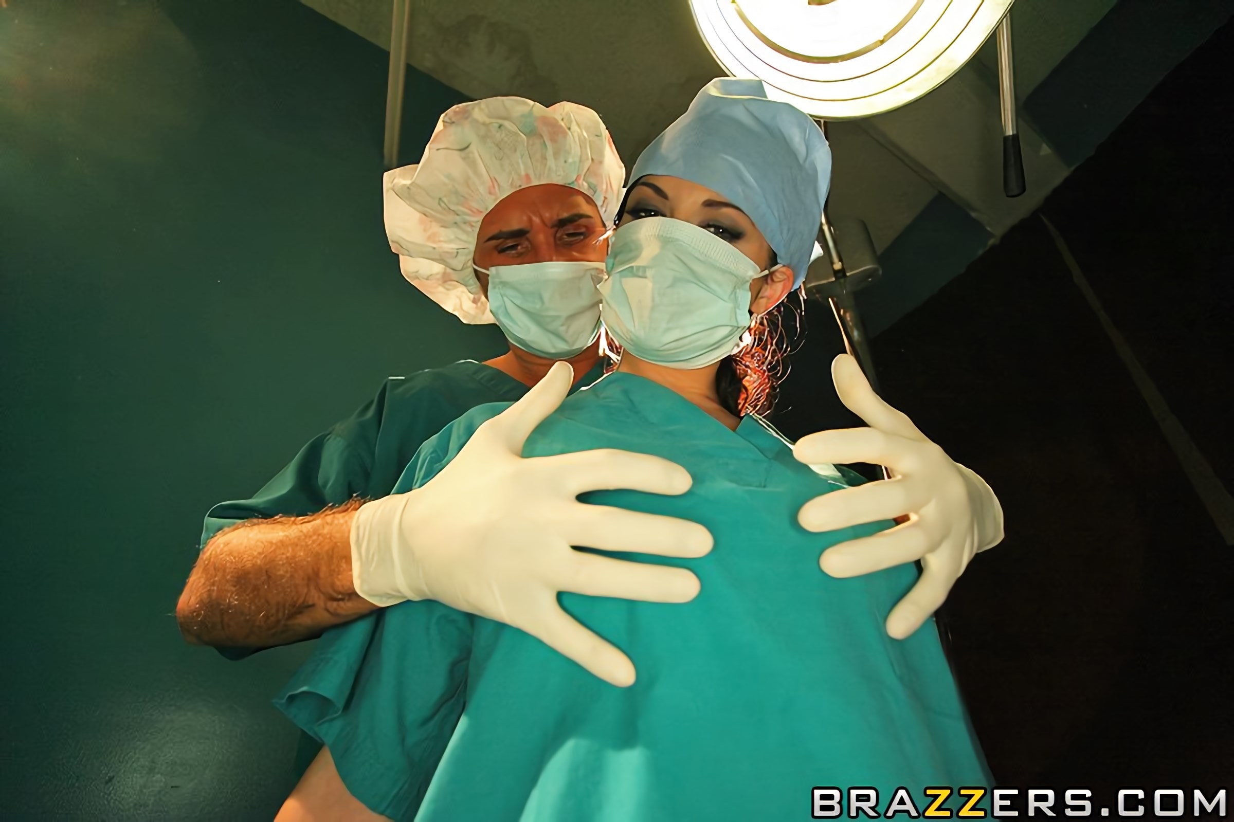 Brazzers 'सेक्सी डॉक्टर पुरुष नर्स का लाभ लेता है' अभिनीत Andy San Dimas (फोटो 5)