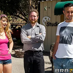 Staci Silverstone 在 'Brazzers' 騎馬轉 (縮略圖 2)