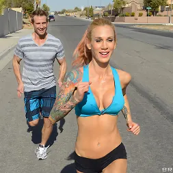 Sarah Jessie में जॉगिन जुगलबंदी (फोटो 2) Sarah Jessie में 'Brazzers' जॉगिन जुगलबंदी (थंबनेल 2)