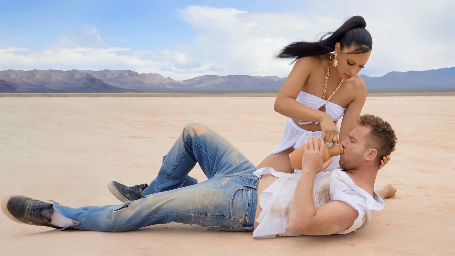 Brazzers 'Ловушка жажды' Ролях Diamond Banks (Фото 1)