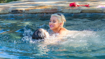 Rachele Richey en 'Lucha de la piscina'