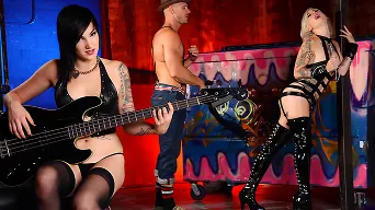 Kleio Valentien में 'The Kinky Dungeon'