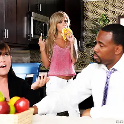 Madelyn Monroe In Meine Mütter schwarz freund (Foto 2) Madelyn Monroe In 'Brazzers' Meine Mütter schwarz freund (Ein 2)