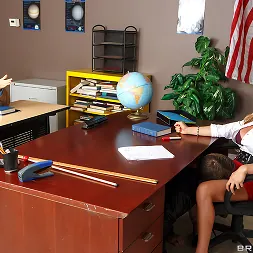 Corinna Blake In 'Brazzers' Lehren mit ihren Titten (Ein 7)