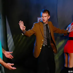 Shay Fox In 'Brazzers' Polizeifleischigkeit (Ein 7)