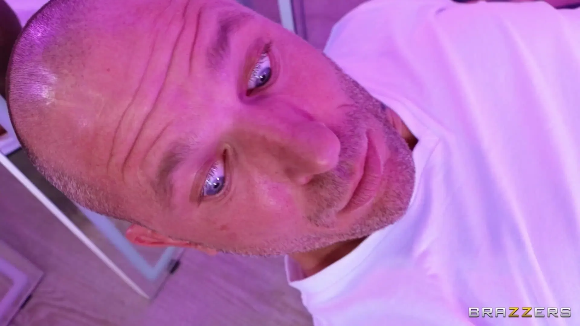 Brazzers 'Двойной пузырьковый подпрыгивающий приклад' Ролях Violet Starr (Фото 2)