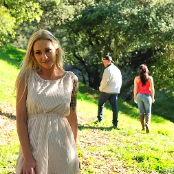 Alexis Malone में 'Brazzers' जंगल में अजनबी (थंबनेल 12)